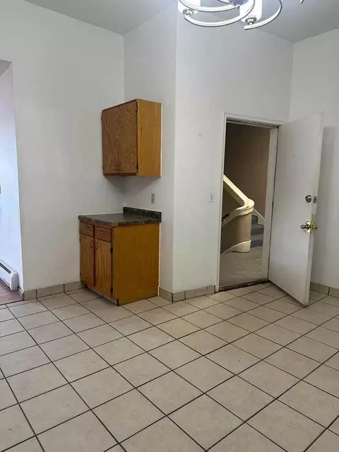130 1st Ave SE, Dickinson, ND 58601