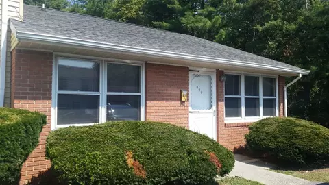 900 Colonial Vlg, Martinsburg, WV 25401