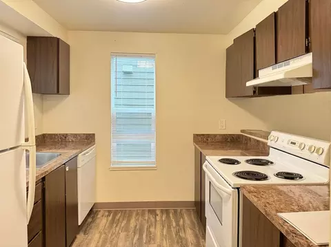2208 SW Elmwood Dr, Dallas, OR 97338