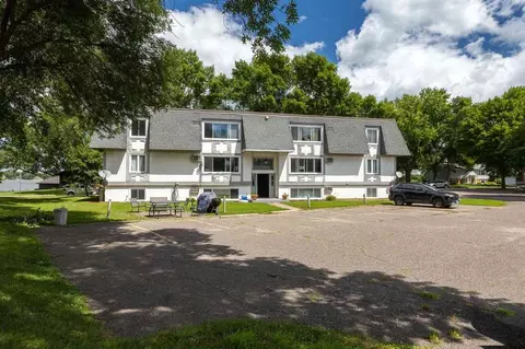 301 S Shore Dr, Winsted, MN 55395