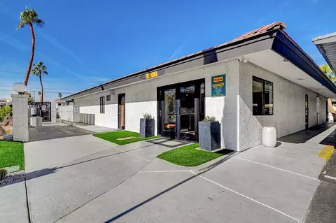 1500 E Viking Rd, Paradise, NV 89119