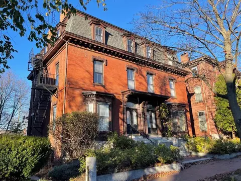 19 Deering St, Portland, ME 04101