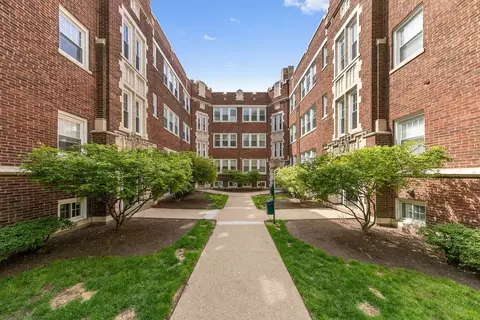 6035 N Winthrop Ave, Chicago, IL 60660