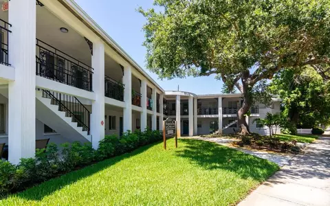 1200 Beach Dr NE, Saint Petersburg, FL 33701