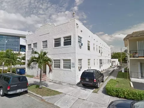1361 NW 4th St, Miami, FL 33125