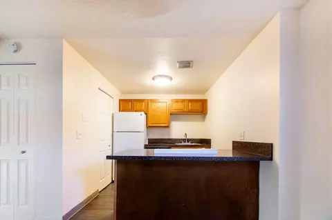 12625 SW Hall Blvd, Tigard, OR 97223
