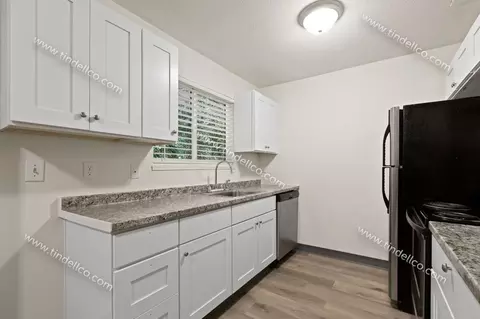 19849 NE Halsey St, Portland, OR 97230