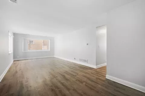 2333 W Lunt Ave, Chicago, IL 60645