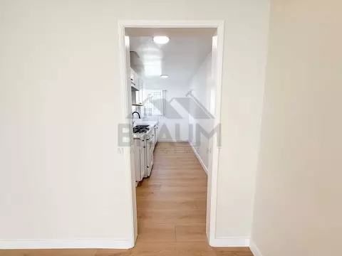 7339 Woodman Ave, Los Angeles, CA 91405