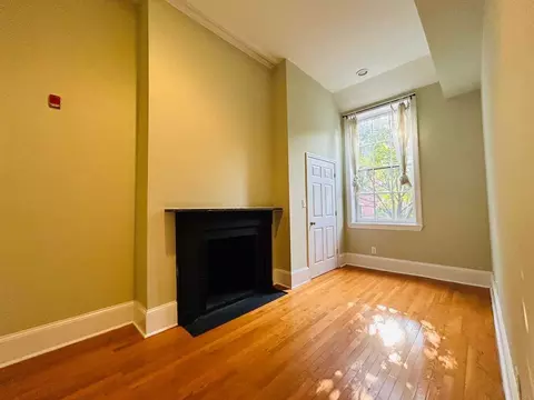 325 S 12th St, Philadelphia, PA 19107