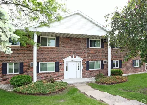 2021 Deckner Ave, Green Bay, WI 54302