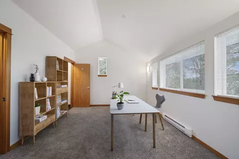 325 Tormey Ln NE, Bainbridge Island, WA 98110