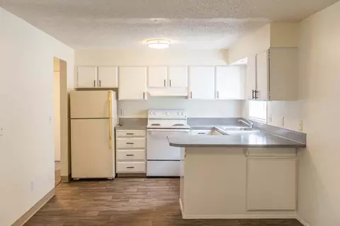 9800 SW Frewing St, Tigard, OR 97223