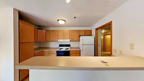 1060 N 115th St, Wauwatosa, WI 53226