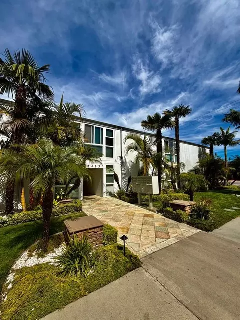 4461 Howard Ave, Los Alamitos, CA 90720