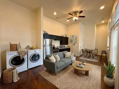 4720 NE Glisan St, Portland, OR 97213