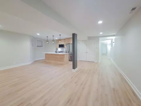 847 W Wellington Ave, Chicago, IL 60657