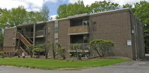 1340 Hillcrest Dr, Cuyahoga Falls, OH 44221