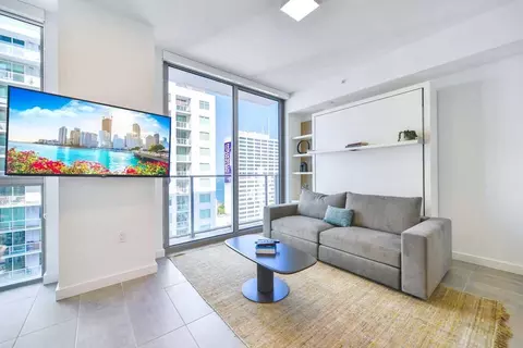 227 NE 2nd St, Miami, FL 33132