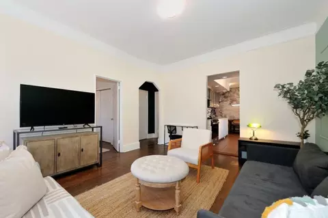 400 W 47th St, New York, NY 10036