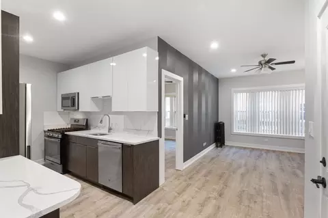 1902 W Morse Ave, Chicago, IL 60626
