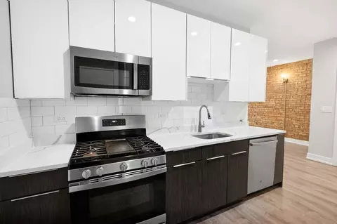 1902 W Morse Ave, Chicago, IL 60626