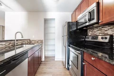 1737 NW 56th St, Seattle, WA 98107