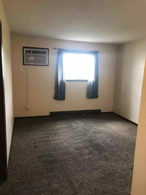 1710 Harding St, Tama, IA 52339