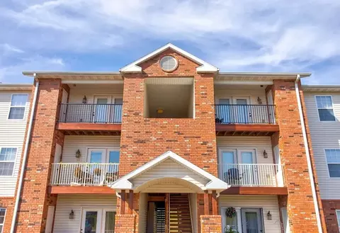 228 W Tracker Rd, Nixa, MO 65714