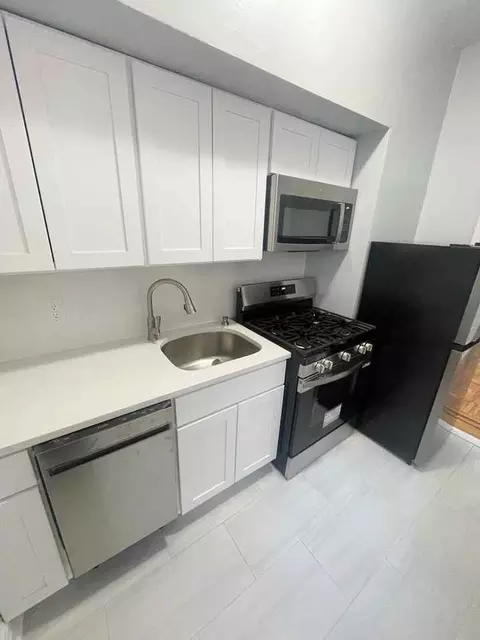 5 Pangborn Pl, Hackensack, NJ 07601