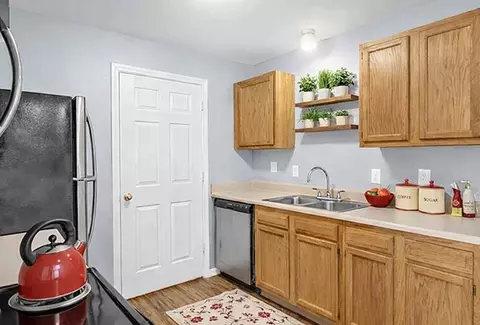1010 Black River Dr, Holland, MI 49424 photo 6