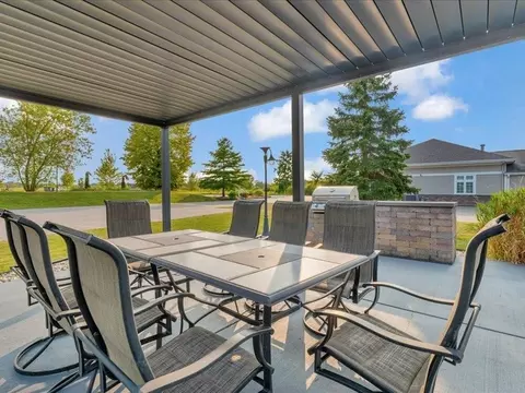 1010 Black River Dr, Holland, MI 49424 photo 17