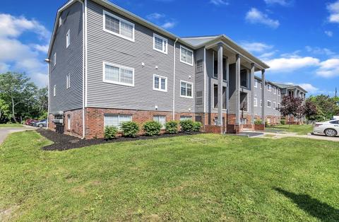 1221 Colony Ln, Pontiac, MI 48340