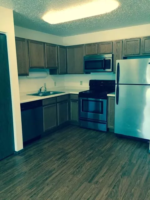 127 8th Ave E, Dickinson, ND 58601 photo 2