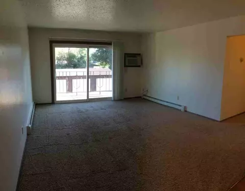 127 8th Ave E, Dickinson, ND 58601 photo 3