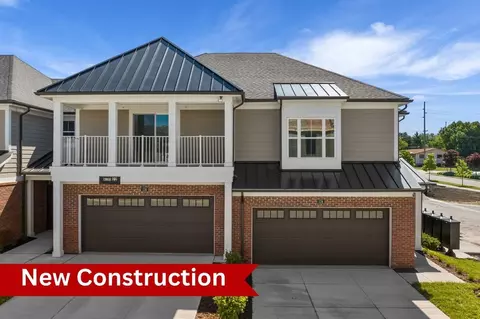 124 Optimist Ct, Auburn Hills, MI 48326