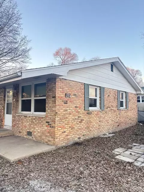 1203 N Coler Ave, Urbana, IL 61801