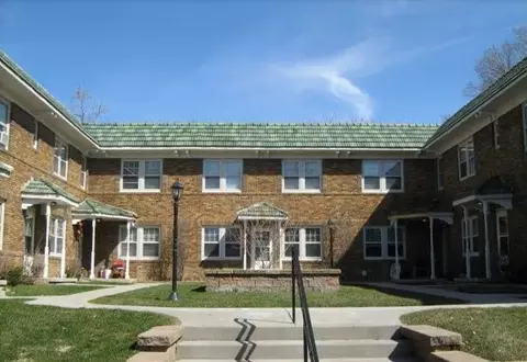 137 N 33rd St, Omaha, NE 68131