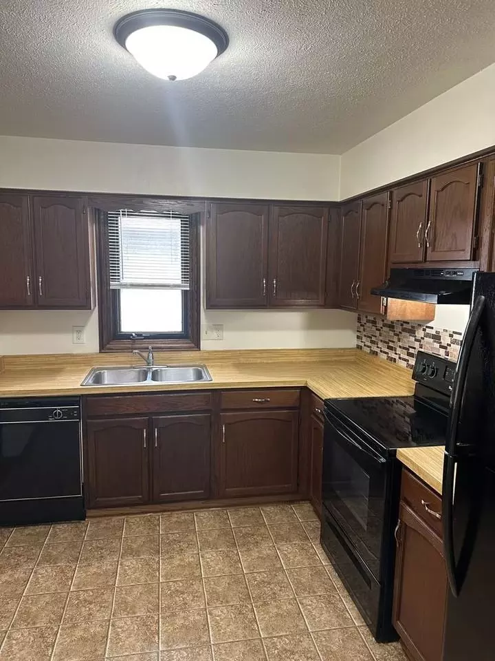 1720 Remington Rd, Rockford, IL 61108 | 38 Photos - Movoto