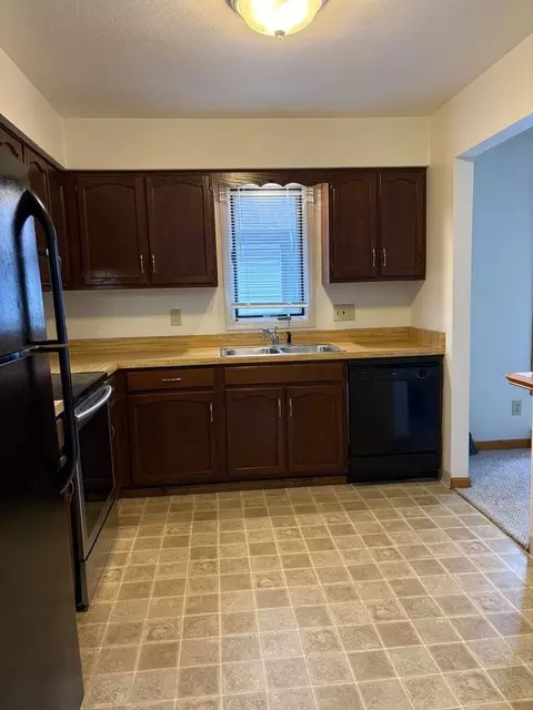 1720 Remington Rd, Rockford, IL 61108