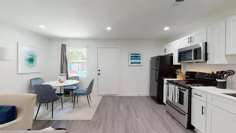 321 E 8th St, Dallas, TX 75203