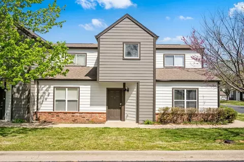 2244 N Cedarwood Ln, Springfield, MO 65803 photo 1