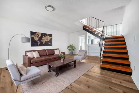 21736 Roscoe Blvd, Los Angeles, CA 91304