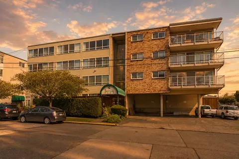 5210 Russell Ave NW, Seattle, WA 98107