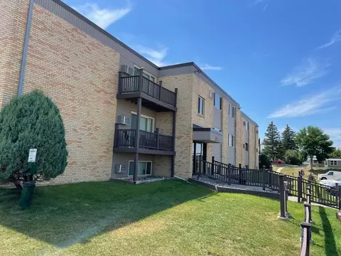 605 505 525 605 705 Park St, Minot, ND 58701