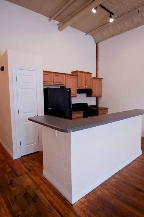 507 W College St, Springfield, MO 65806
