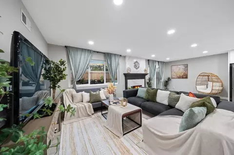 9827 San Diego St, La Presa, CA 91977