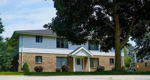 633 717 Imperial Ct #633-633, West Bend, WI 53095
