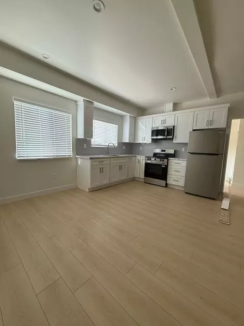 3215 W 18th St, Los Angeles, CA 90019