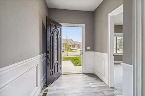 1243 Main Gate Dr, Davison, MI 48423 photo 2
